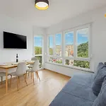 Sylvia Center Apartment